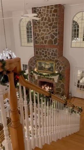 Holiday tables & chairs rentals ✨ Create unforgettable holiday gatherings with timeless elegance #partycornernj#holidayrentalsnj#eventrentalsnj | Party Corner