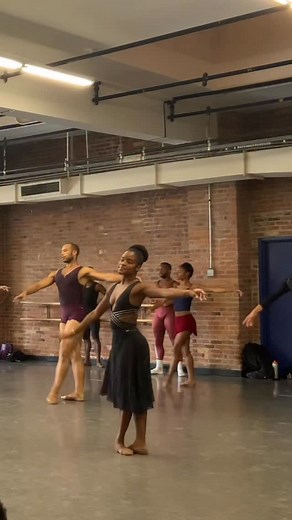 54K views · 3.1K reactions | It’s up, then it’s stuck並 Ballet nosso de cada dia. | Ingrid Silva | Facebook