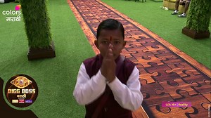 2M views · 10K reactions | छोटे पुढारी देतायेत बिग बॉसला 'कोंबडा वाजवा' ही ताकीद  ‘BIGG BOSS मराठी’ दररोज, रात्री 9 वा. फक्त कलर्स मराठीवर आणि JioCinema वर. #ColorsMarathi #BIGGBOSSMarathi #JioCinema #BBM | Colors Marathi | Facebook