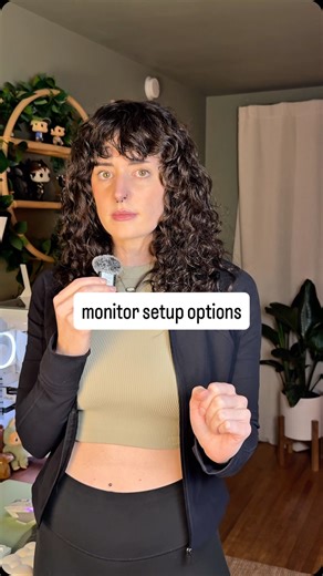 madelyn on Instagram: "How many monitors do you have for your gaming setup? - #pcgaming #pcgamer #tech #techgirl #techbaddie #gamer #gamergirl #desksetup #pcsetup #pcbuild #pcbuilding #fps #monitor #streaming #gaming"