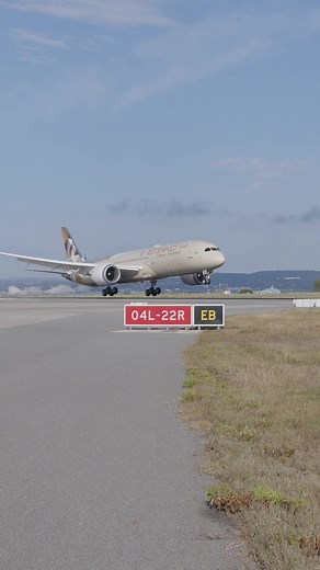 Awesome Airplane Landing Video with Breathtaking Aviation Views