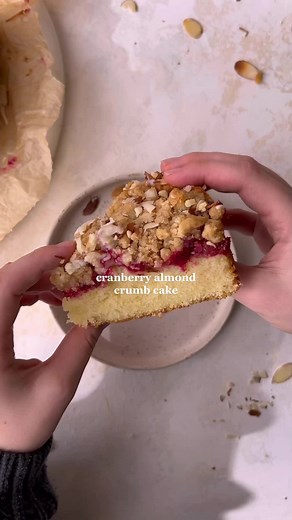 Delicious Almond Cranberry Crumb Cake Recipe