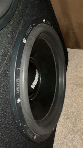 Sundown Ev4 12” & Sundown Uv1 15” powered by a Crown XLS 1002 #homeaudio #sundownaudio #glowdakidd