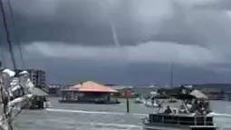 Waterspout spotted off of Destin, Florida