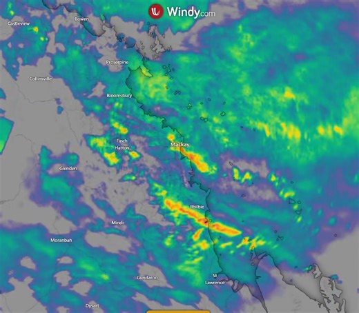 🔴Mackay and Whitsundays regions are starting to experience the telltale signs of an intense monsoonal low (CAT 2 TC) coming in off the Coral Sea this evening. Gale force squalls associated with intermittent heavy showers and rain periods will increase this evening and tomorrow morning with ⚠️HEAVY RAINFALL AND POSSIBLE DAMAGING WIND GUSTS developing (if they aren't already). This region is most likely to experience the worst severe weather effects of the system. See the latest track map and tec