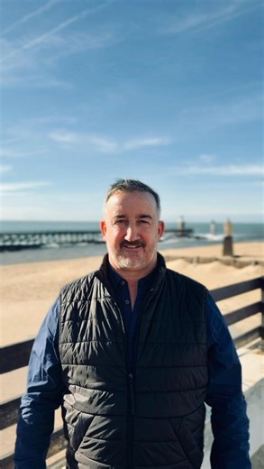 [ Capbreton Nouveau Cap – Élections municipales des 15 & 22 mars 2026 - Présentation des colistiers ] CÉDRIC LARRIEU – 53 ans Cadre de la fonction publique territoriale – Responsable études travaux voirie, infrastructures, aménagements urbains et mobilité. Habite quartier des 2 Pins Vice-président Landes – Mutuelle Nationale Territoriale (MNT) Conseiller municipal depuis 2020 et conseiller communautaire Maremne Adour Côte Sud (MACS), engagé pour le territoire, Cédric est un élu de terrain au ser