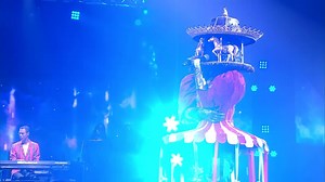 803K views · 8.6K reactions | "แค่อยากจะรู้ว่าตรงที่เธอยืนนั้นมีฝนตกไหม สบายดีไหม เธอกลัวฟ้าร้องหรือเปล่า" เพลงฝนตกไหม #หน้ากากม้าหมุน #TheMaskงานวัด | The Mask Singer | Facebook