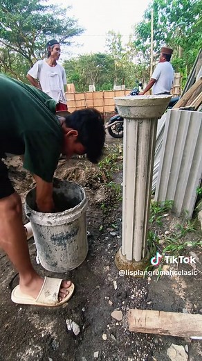 AI vs. Pot Bunga Asli Buatan Tangan