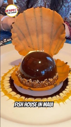 Maui’s Most Famous Dessert? Polynesian Black Pearl at Mama’s Fish House! 🍫🥥 | Respect the Chain