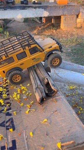 Land Rover Defender 110 RC Car 🔥 Full Power Off-Road Test!