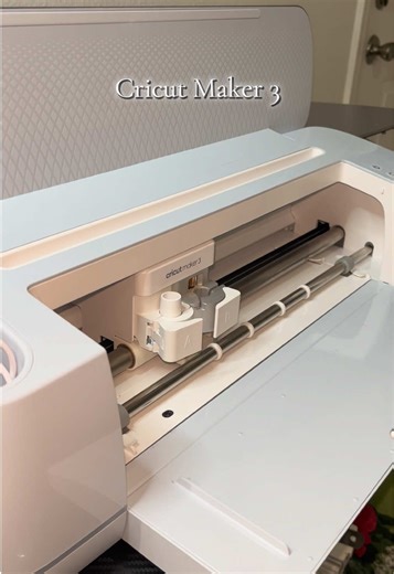 Está cricut maker 3 es perfecta para hacer todo tipo de corte, si trabajas con papelería será tu aliada al momento de hacer tus proyectos diy #Ploterdecorte #cricut #papeleriacreativa #craft #cricutmaker