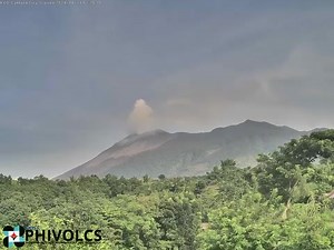 31K views · 99 reactions | KITAEN: Nangipusgo ti 7,037 a tonelada ti volcanic sulfur dioxide ti Bulkang Kanlaon idi malem Basar iti pakaammo ti Phivolcs, daytan ti kangatoan nga S02 emission a nairekord sipud nangrugi ti instrumental gas monitoring ti bulkan Nupay kasta agtaltalinaed nga adda iti alert level 2 ti Bulkan PHIVOLCS | Bombo Radyo Vigan | Facebook