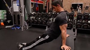 ATHLEAN-X™ | Jeff Cavaliere MSPT, CSCS on Instagram: "With triceps training relegated to home for many still (Covid gym closures or reluctance to return to the gym until a vaccine is available) it’s a good bet that the triceps bench dip is going to be a staple of your training. It’s my job to make sure you do it right (and save your shoulders in the process). There are two keys to make sure you don’t want to overlook. First, your hand placement. DON’T face your fingers forward!! Turn your hands 