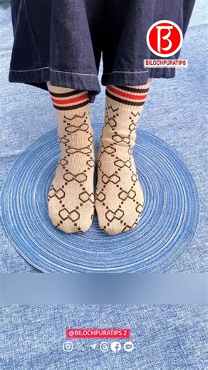 BILOCHPURATIPS 2 DIY 2 | Sweater sleeves turned into socks Part 1035 Follow My Page Instagram : @bilochpuratips2diy2 Follow My Page Instagram :... | Instagram