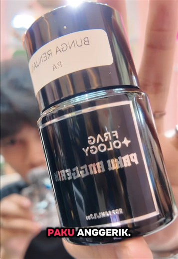 Review Bunga Renjana | Paku Anggerik. Lineup yang paling fresh! Top Notes Bergamot Passion Fruit Middle Notes Orchid Rose Oakmoss Base Malaysian Oud Amyris Mysore Wood Musk