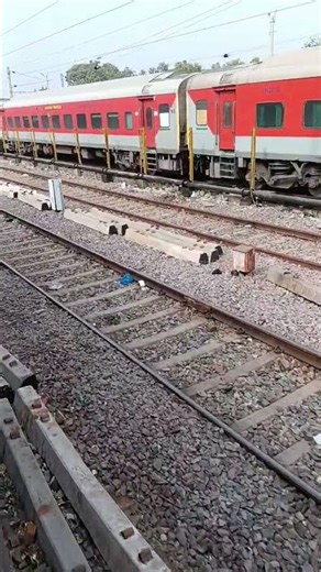 uttar pradesh sampark kranti express train no 12447 #indianrailways #travel #train