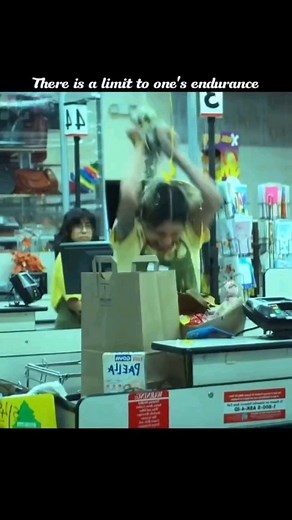 Was the customer rude or the customer service lady overreacted??? Disclaimer: I have no rights to this video. All credit goes to the rightful owner. #thephenomenalgirl | Bimbs Nation