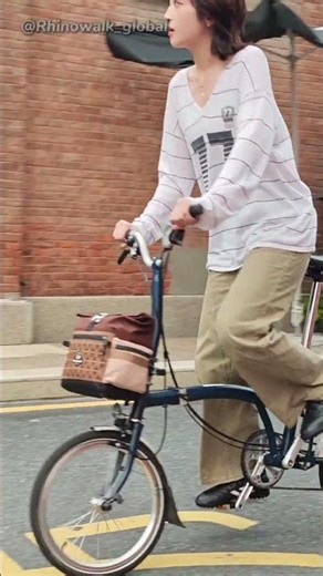 Urban rides, upgraded. 🚴‍♂️Meet the Rhinowalk 6.5L Urban Cycling Handlebar Bag — compact, stylish,