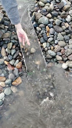Running Dream Mat in Stream Sluice on Huge Gravel Bar