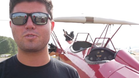 Watch a 90 year old plane start with just one hand pull - "Old school start"