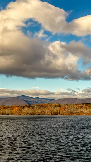 Sojourner, Train Travel Queen 🚂 on Instagram: "Travel tips for riding the Amtrak Adirondack from NYC to Montreal 🚂👇🏾 🚂 This ride is 12 hours (double the time of driving but now you’re a passenger princess) 🚂 The majority of the stops are riding through Upstate New York and the Adirondack region 🚂 I split my time between my seat and eating in the cafe car with no issues with stolen belongings 🚂 The left side of the train has the better views for the first portion of the trip, then the rig