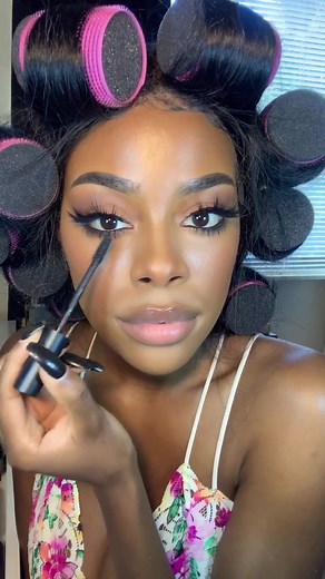 Another makeup tutorial 🥰 #leftandright #WeekendVibes #foryoupage #fyp #skin #viral #omg #happy #makeup #curtianbangs