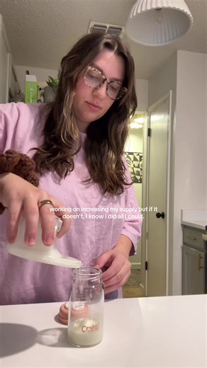 I went from overproducing to underproducing QUICK. I’m currently working with a IBCLC & she had me start morninga supplements by @Motherlove Herbal Company I also just started the milk salve by @RoweCasaOrganics so we will see. I’m trying to focus on hydration & fueling myself too. I am thankful for combo feeding with @Kendamil to help alleviate stress right now. FED IS BEST!! #fedisbest #combofeeding #pumpingmom #firsttimemom #increasemilksupply