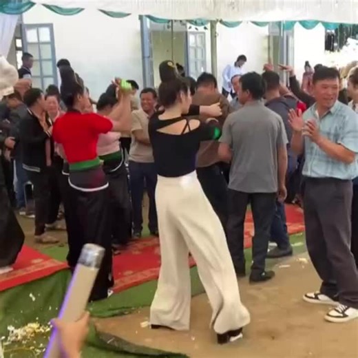 Video của NhẠc RocK Al 🎵 (@nhac.rock.al.1986) với bản nhạc nhạc nền - NhẠc RocK Al 🎵