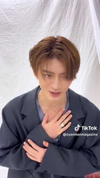 【明日発売】 CYAN MAN 最新号は3月12日（水）発売！ 中面12Pには #杢代和人 が登場。“レベチイケメン”として中性的で妖艶な魅力を放つ彼が、フェミニンでありながら、男らしさを損なわないルックを提案。 @原因は自分にある。 CAN MAN 2025年4月号 2025年3月12日（水）発売！ ご購入はこちらから！ https://cyanman.jp/magazine/202504 #CYANMAN #メンズビューティ #原因は自分にある。