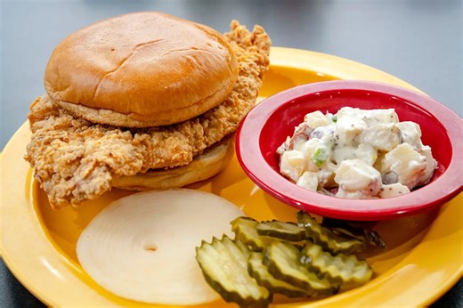 Where to find Iowa's best breaded pork tenderloin? These 5 Iowa restaurants are finalists