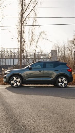 The Volvo EX40 brings modern electric simplicity to everyday driving — clean design, smooth power, and intuitive technology that fits perfectly into your routine. Step in, shift into Drive, and the EX40 does the rest with unmistakable Scandinavian confidence. #VolvoEX40 #VolvoCarsAlbany #ElectricVolvo #ScandinavianDesign #ModernDriving | McGovern Volvo Cars Albany