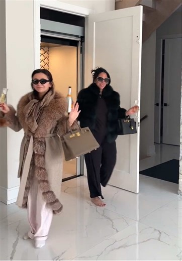 ✨ Leaving all the 2025 drama, dating stories, and bad vibes in the trash 🗑💨… because 2026 is for champagne 🥂, furs 💖, skincare glow-ups ✨, beauty moments 💄, self-love, and main character energy 🔥. Out with the old, in with confidence, luxury, and everything I’ve been manifesting 💎. This year, we glow harder, love ourselves more, and make every moment iconic 🍾 #newyearnewme #2026 #glowup #selflovefirst #maincharacterenergy