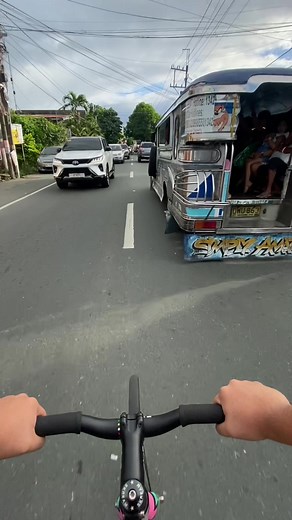 Unstoppable Fixed Gear Action! Ride with Style and Speed!