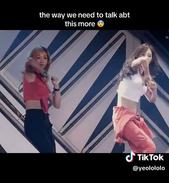 Girl's Generation Dance Battles: Luna, Yuri, Hyoyeon, Yoona