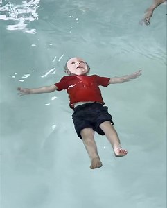 Champ Stian du Plessis (25-months) doing his qualifying lesson today. All babies can float. We teach them to float on their backs. #selfrescue #lifeskill #drowningprevention #babyfloating #MyKiddiesAquaStory #coachlizette #stian KIDDIES AQUA - “Aquatic excellence for infants and toddlers… www.kiddiesaqua.co.za | Kiddies Aqua Swim School