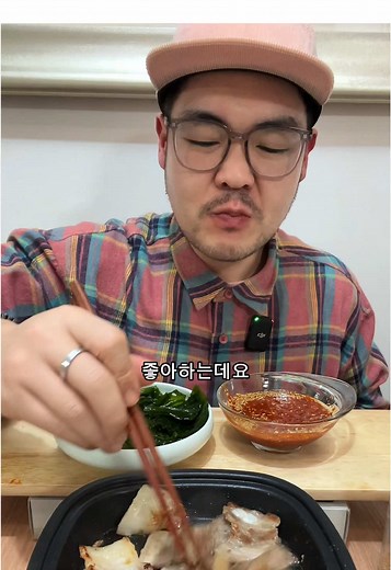 무자비한 곰피삼겹살 ✅ 무자비 Comment 쿠팡에서 구매했구요😉 📌 영심 씨푸드 (곰피)쇠미역300g 2개 ₩3,980원 초장에 다진마늘,챔기름,통깨 섞어서 꼭 드셔보셔용! 그럼 20000🙂‍↕️ 뿅!💨 #곰피#쇠미역#삼겹살#요리#레시피#먹방 #mukbang#food#eating#fyp#yummy ✨영상 속 식재료와 도구는 프로필 쿠팡링크에 있습니다. ✨