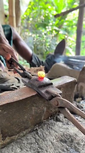 How Blacksmiths Shape Glowing Metal by Hand #ironwork #craft #satisfying
