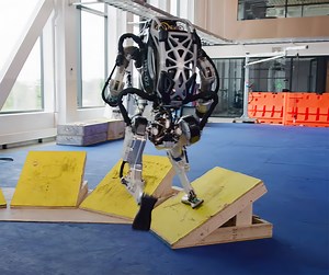 Boston Dynamics' Humanoid Atlas Robot Performs Parkour Like a Pro in New Video