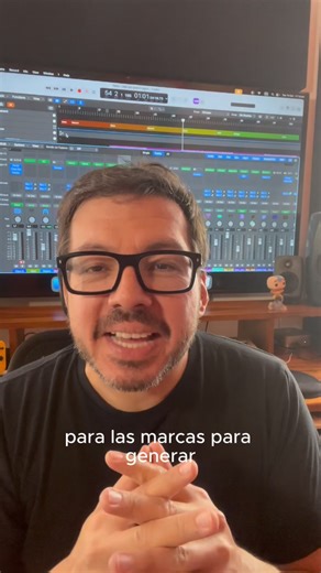 El sonido del logo, o el audio logo, no es un acompañamiento: Es la identidad misma de la marca, y hecho estratégicamente, puede comunicar mucho más, a niveles mucho mayores y profundos, la personalidad, los valores, el tono y el estilo de una marca, en poquísimos segundos. Y además, es mucho más memorable que una imagen. Ese es el poder del audio branding: Crear recordación y posicionar en el poco tiempo que una persona le da a una marca. #audiobranding #consultoraudiobranding #identidadsonora 