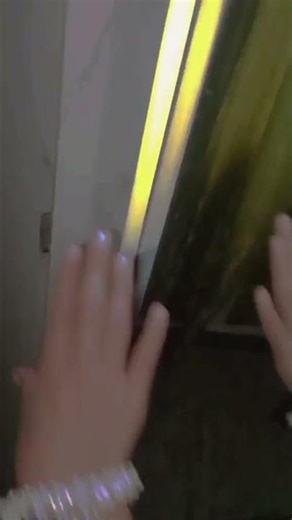 Girls hand video