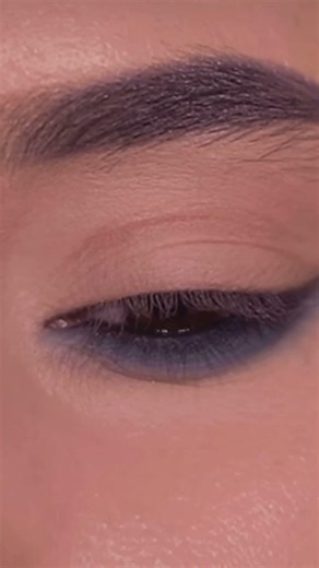 Silver eye makeup look tutorial 🩶