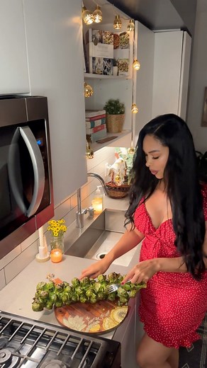 Balsamic Glazed Brussel Sprouts 🌱 Balsamic Glazed Brussels Sprouts are delicious. The trick is to season and oil them up really good then cook them on high heat. I saw this giant brussel sprout stalk at the store and had to try it this way 🤭 Ingredients: Brussels Sprouts Olive Oil Salt, Pepper Adobo seasoning (optional) Balsamic Glaze Add foil to sheet pan and cover with oil. Heat pan in oven 450f for 15 mins, carefully remove it and add the Brussels sprouts to get a nice sear. Turn the heat t