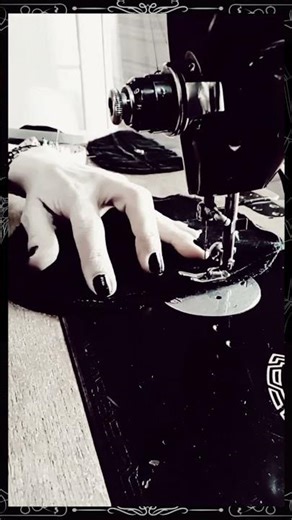 Designing with my beautiful antique Singer pedal sewing machine ♡♡♡