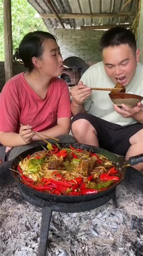 不要浪費糧食:請勿模仿🧍‍♀️會做菜的小姐姐/爆炒豬肺#嘎嘎好吃#農村美食記錄生活