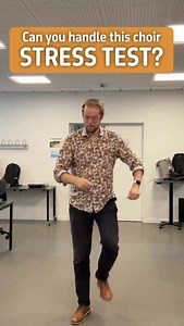 👏 Choir Stress Test 👏 I clap a rhythm → choir repeats. While they repeat, I clap a new rhythm. So they’re clapping the old one, while reading the new one 🤯 And of course, I throw in some stomps too 👣 It’s multitasking, brain training & coordination – all in one chaotic warm-up. Would your choir survive this? 😏 Choir: @akademiskkoraarhus #choirchallenge #multitaskinggame #rhythmexercise #choirwarmup #rehearsalfun #brainbodyconnection #funwithchoir #coordinationgame #musicgames #conductorlife