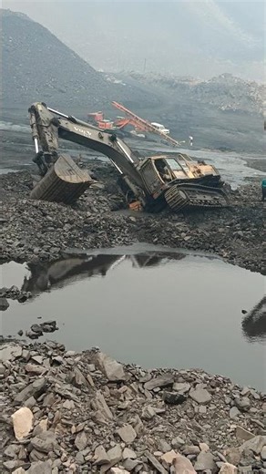 BccL Jhariya Dhanbad Coal Mines Volvo 950 Excavator Machine palti ho gaya hai#shortsvideo#viralvideo