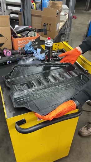 Carbon airbox for the C63 V8 😍 #mechanic #repair #mercedes #v8 #amg #tuning #carbon #car