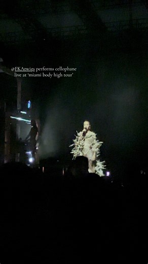 FKAtwigs Shines in Miami: Live Performance of 'Cellophane'