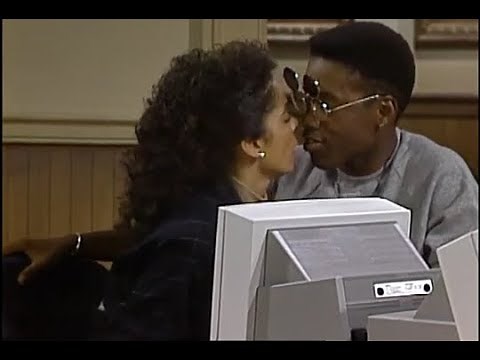 A Different World: 2x04 - Whitley accidentally kisses Dwayne