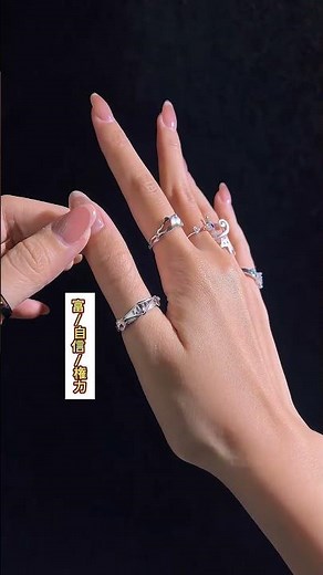 "指輪をはめる指、実はそれぞれに意味があるって知ってた？💍✨「今の自分」にぴったりの指を見つけて、運気をアップさせちゃいましょう